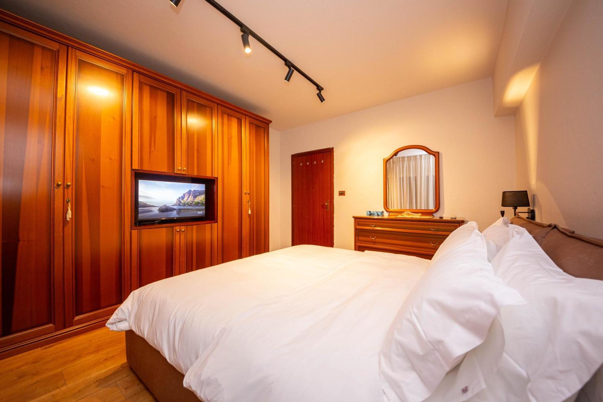 Blloku Unique Apartments 3 Тирана Экстерьер фото